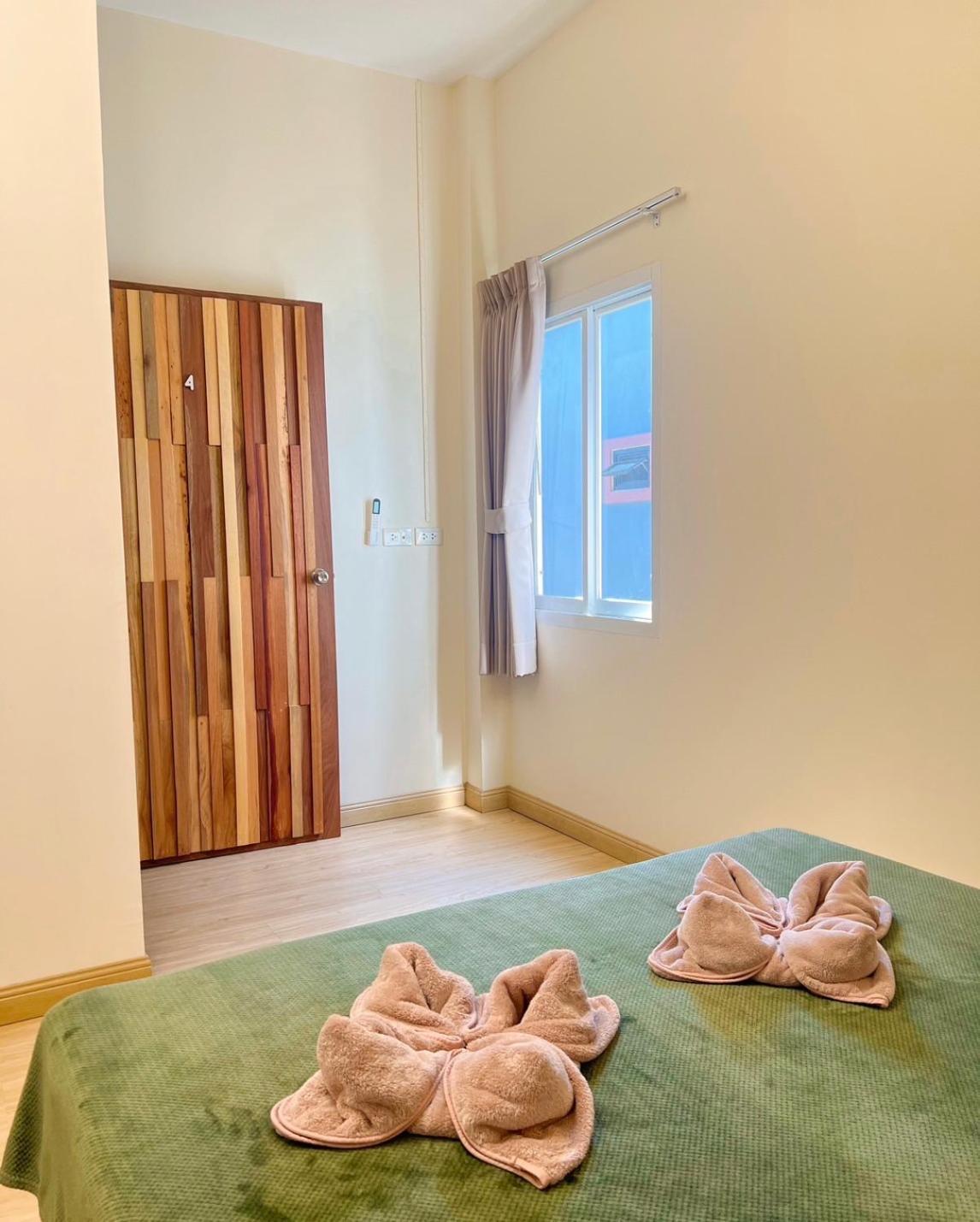 Private With Share Bathroom At Little Wild House Khaosok 民宿