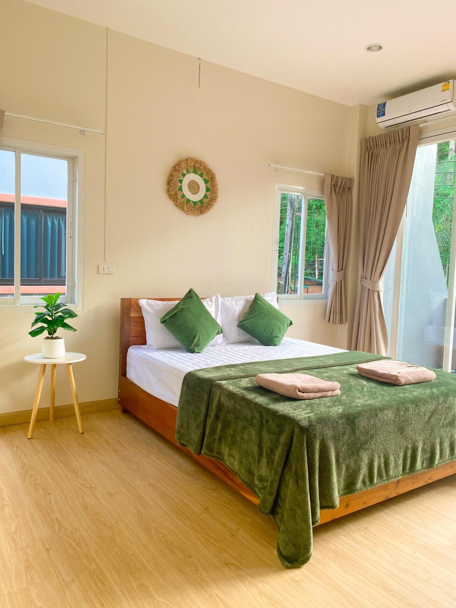 Private With Share Bathroom At Little Wild House Khaosok 民宿 Khao Sok National Park